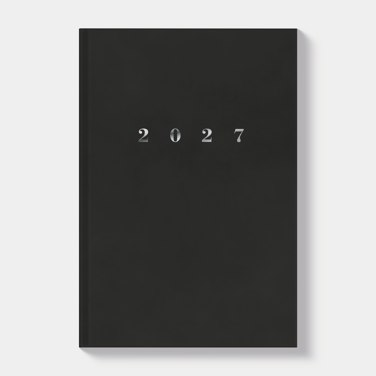 Basic agenda 2027 met harde zwarte cover en zilverfolie opdruk – vooraanzicht.