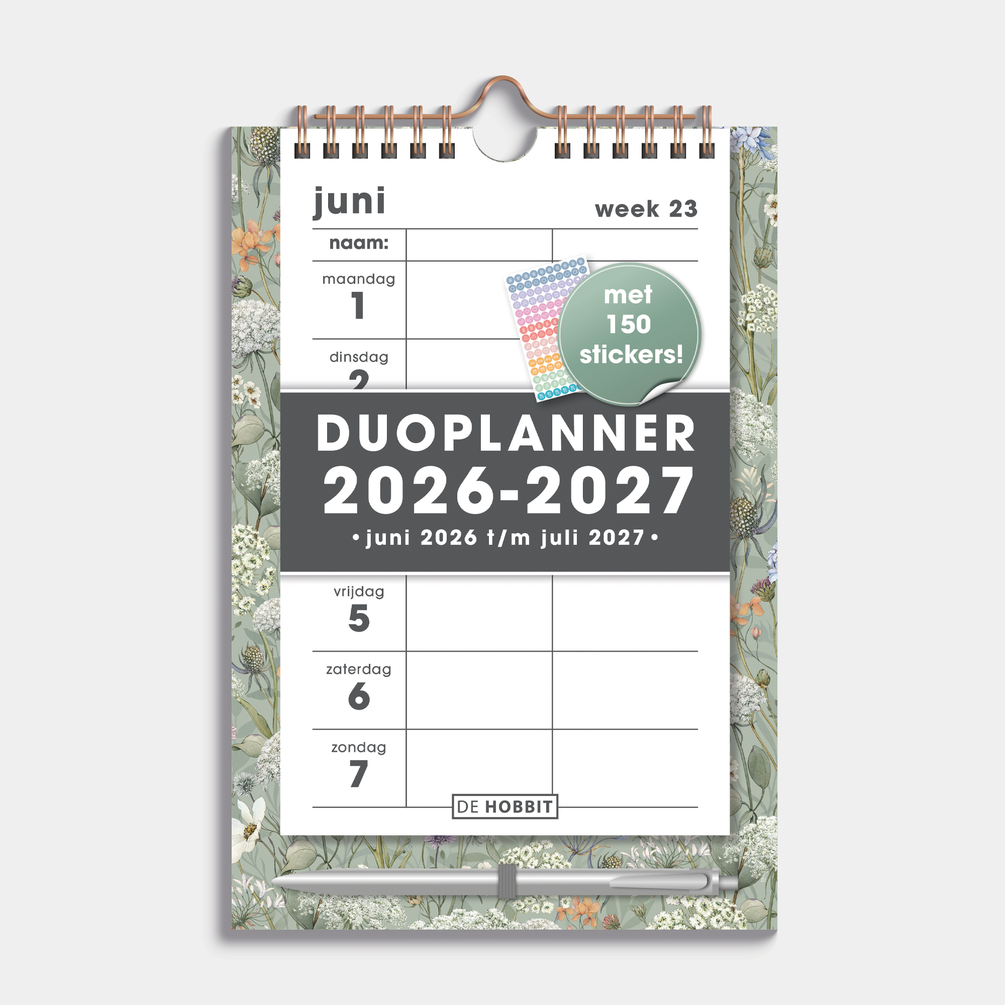 Duoplanner 2026-2027 A5 met een dessin van weidebloemen op een kartonnen bord met pen – vooraanzicht.