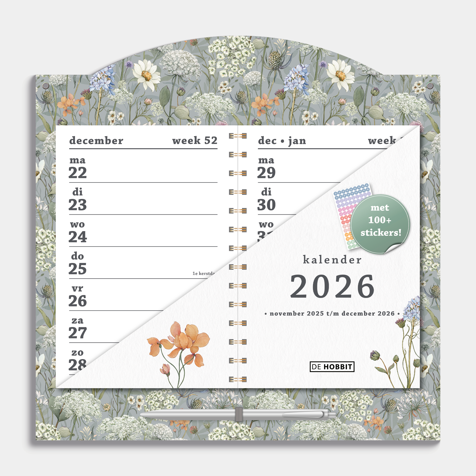 Kalender 2026 met een 2-weeks overzicht op een kartonnen bord voorzien van een print van weidebloemen, met pen, ophangkoord en stickervel – vooraanzicht.
