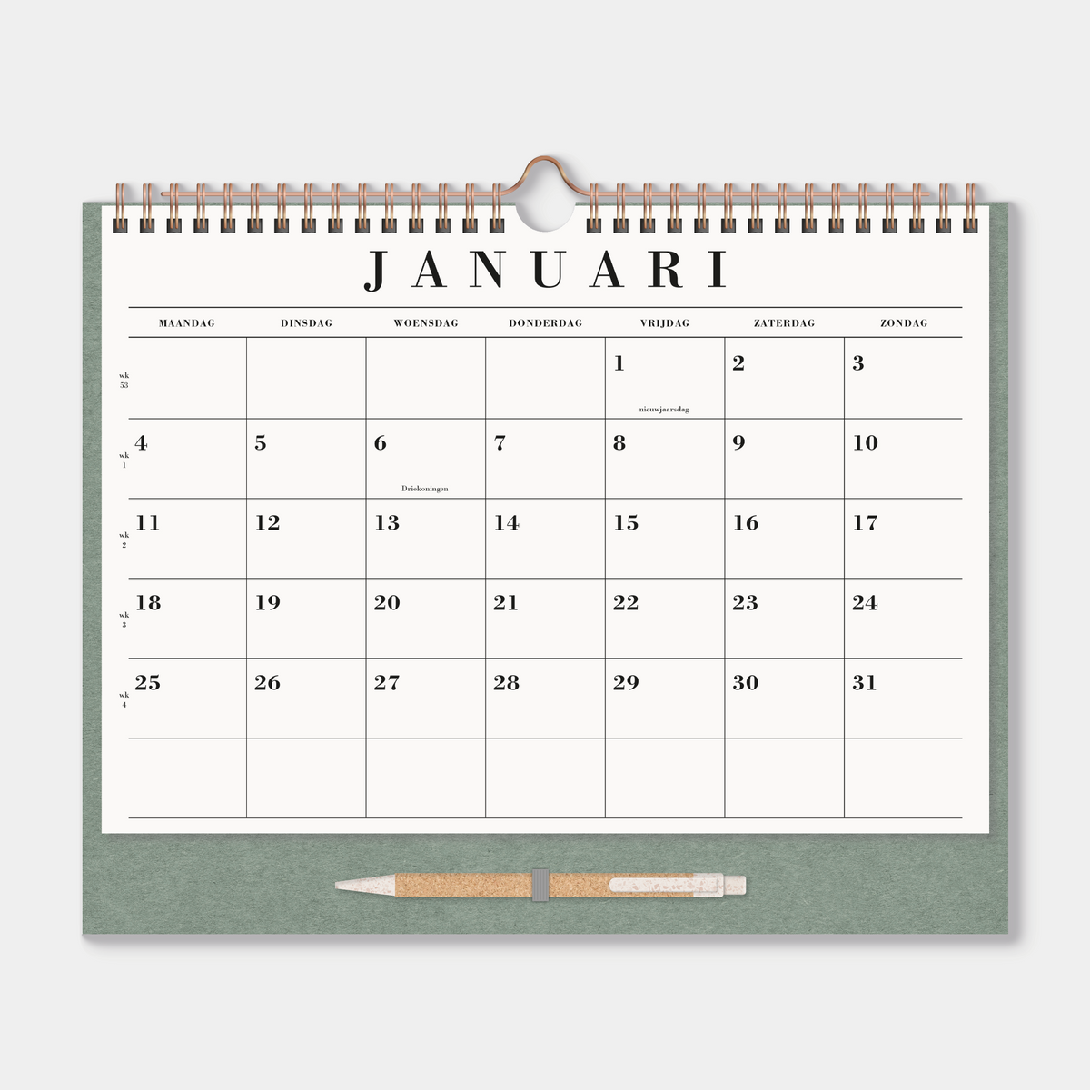 Maandkalender 2027 in A4 formaat op een groen kartonnen bord met pen en metalen spiraal – maandoverzicht.