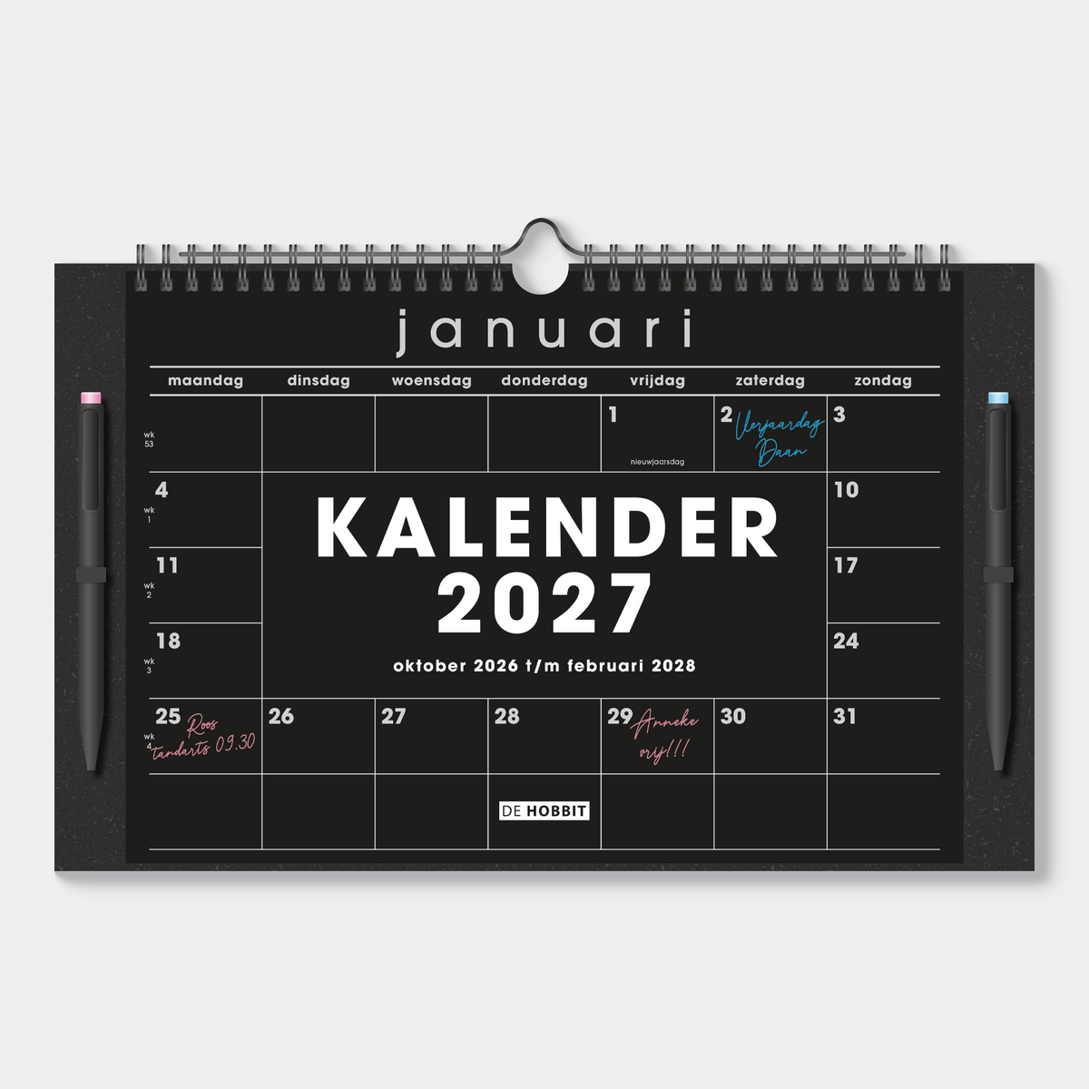 Maandkalender 2027 met zwart papier en 2 gekleurde pennen, op stevig kartonnen bord – vooraanzicht.
