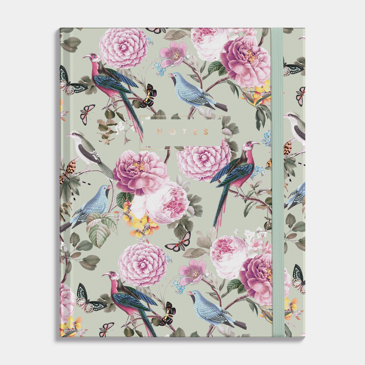 Notitieboek in het A5+ formaat met een romantische print van rozen, vlinders en vogels, met een harde cover en elastische sluiting – vooraanzicht.