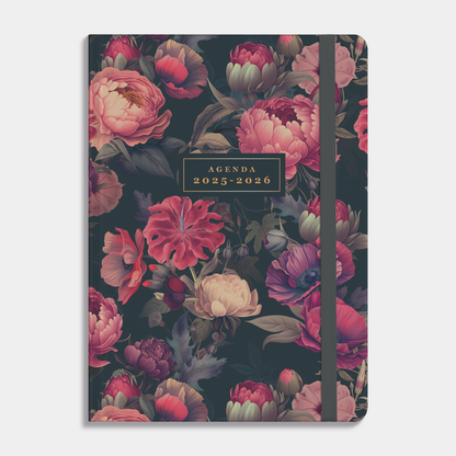A5 agenda 2025 - 2026 met klassieke print van rode bloemen op een donkere achtergrond, harde cover en elastische sluiting – vooraanzicht.