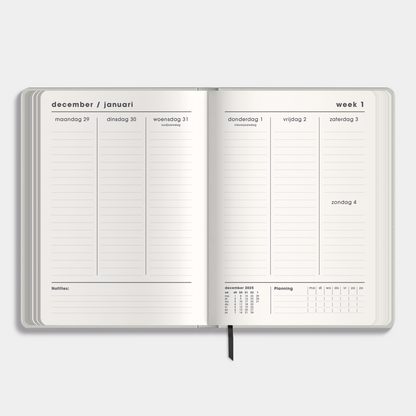 A5 agenda 2026 met een flexibele lichtgrijze coverhoes – binnenwerk met weekoverzicht en notitieruimte.