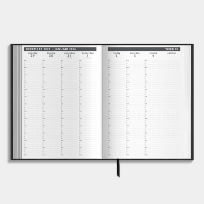 A4 Afsprakenagenda 2026 met zwarte lederlook afwerking – binnenwerk met weekoverzicht inclusief tijdsaanduiding en ruimte voor notities.