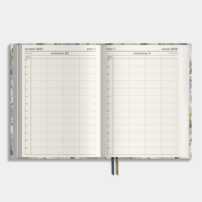 personeelsplanner 2026 in A4 formaat met ontwerp van witte pioenen op grijsblauwe achtergrond – weekoverzicht.