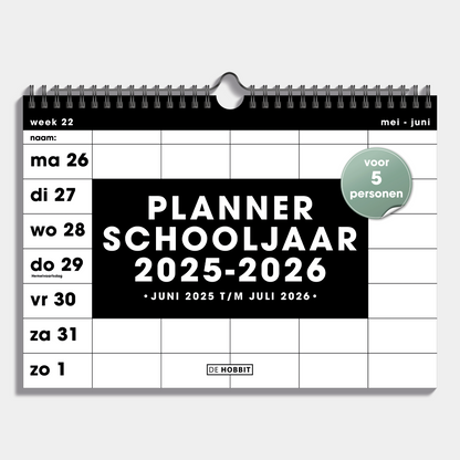 Familieplanner 2025 - 2026 A4 in basic zwart wit, met metalen spiraal voor 5 personen – vooraanzicht.