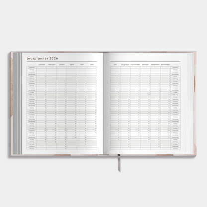 Luxe weekplanner 2025 - 2026 A5 met abstracte oudroze print – binnenwerk met jaarplanner.
