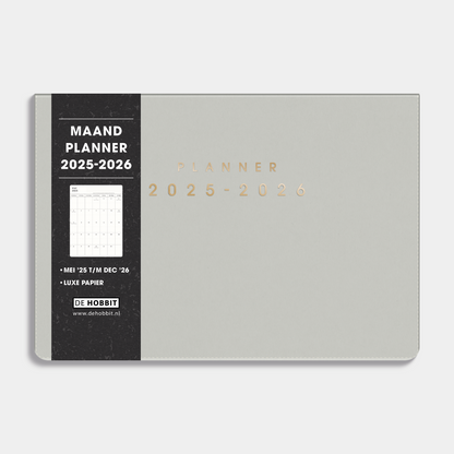 Maandplanner 2025 - 2026 A5 met een flexibele lichtgrijze coverhoes – vooraanzicht met informatieve banderol.
