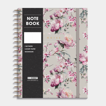 Notitieboek A4 met kersenbloesemprint voorzien van spiraalbinding, harde cover, elastische sluiting – vooraanzicht met informatieve banderol.