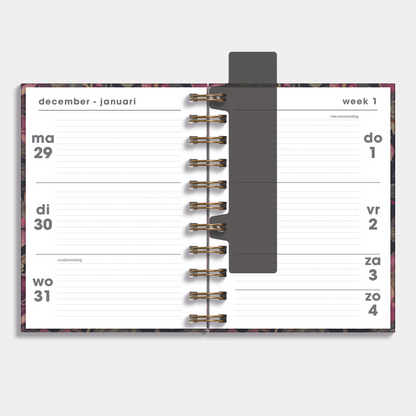 A6 ringband agenda 2026 met klassieke botanische print – binnenwerk met weekoverzicht.