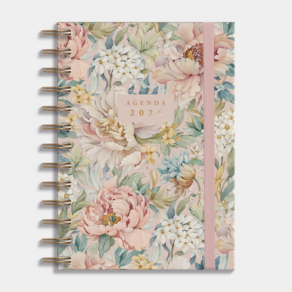 Ringband agenda 2026 met print van pioenrozen in zachte pasteltinten, harde cover en elastische sluiting – vooraanzicht.
