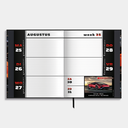 Auto schoolagenda 2025-2026 met foto's van supercars en harde cover – binnenwerk met weekoverzicht.