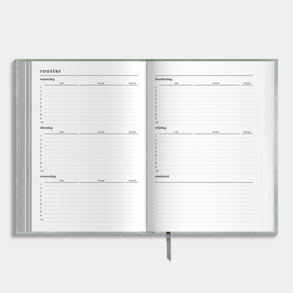 A5 schoolagenda 2025-2026 met groene, harde cover – binnenwerk met ruimte voor lesroosters.