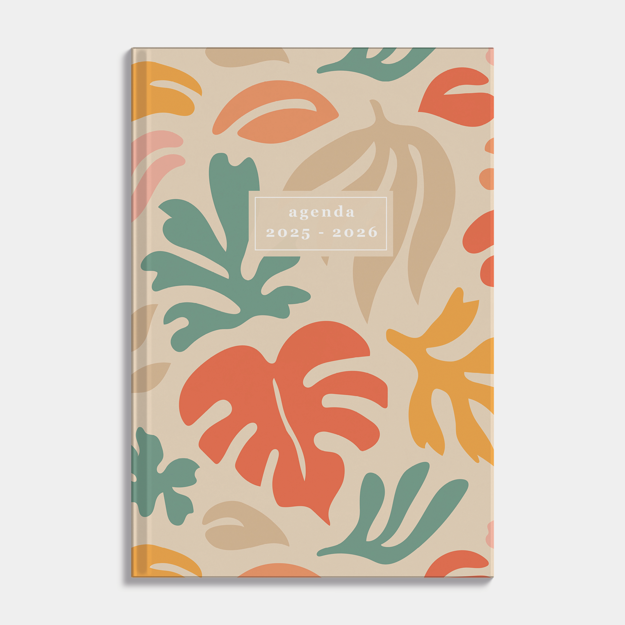 A5 schoolagenda 2025-2026 met abstracte vintage bladerenprint en harde cover – vooraanzicht.