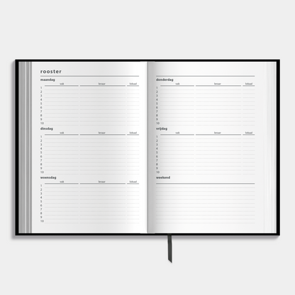 Zwarte schoolagenda 2025-2026 met harde cover – binnenwerk met ruimte voor lesroosters.