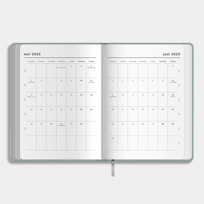 Weekplanner 2025 - 2026 A4 met flexibele grijsgroene lederlook coverhoes – binnenwerk met maandplanner.