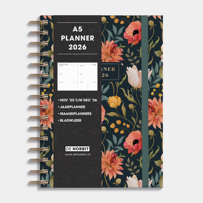 spiraalgebonden planner 2026 in A5 met vintage print van bloemen op een donkere achtergrond – vooraanzicht met informatieve banderol.
