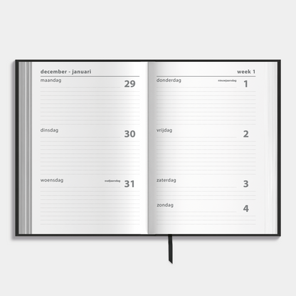 Basic agenda 2026 met harde zwarte kaft en zilverfolie opdruk – binnenwerk met weekoverzicht.