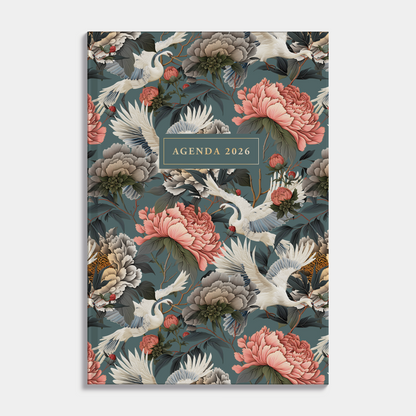basic agenda 2026 met harde kaft die is voorzien van een chique dessin van kraanvogels en pioenen – vooraanzicht.