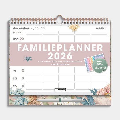 Familieplanner 2026 A4 met vintage pioenrozen dessin, met metalen spiraal en pen – vooraanzicht.