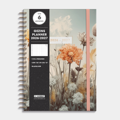 gezinsagenda 2026-2027 A4 met veldbloemenprint, met harde cover, elastische sluiting en ringband – vooraanzicht met informatieve banderol.