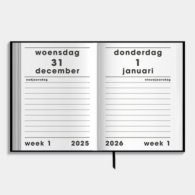 A5 grootletter dagagenda 2026 met zwarte, harde cover – binnenwerk met dagindeling.