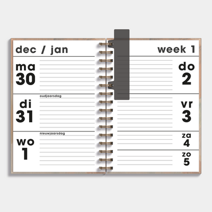 A5 ringband grootletter agenda 2026 met grijze en bruine verfstreken – binnenwerk met weekindeling.
