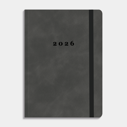 Luxe agenda 2026 A5 met gewolkte grijze suèdelook afwerking, harde cover en elastische sluiting – vooraanzicht.