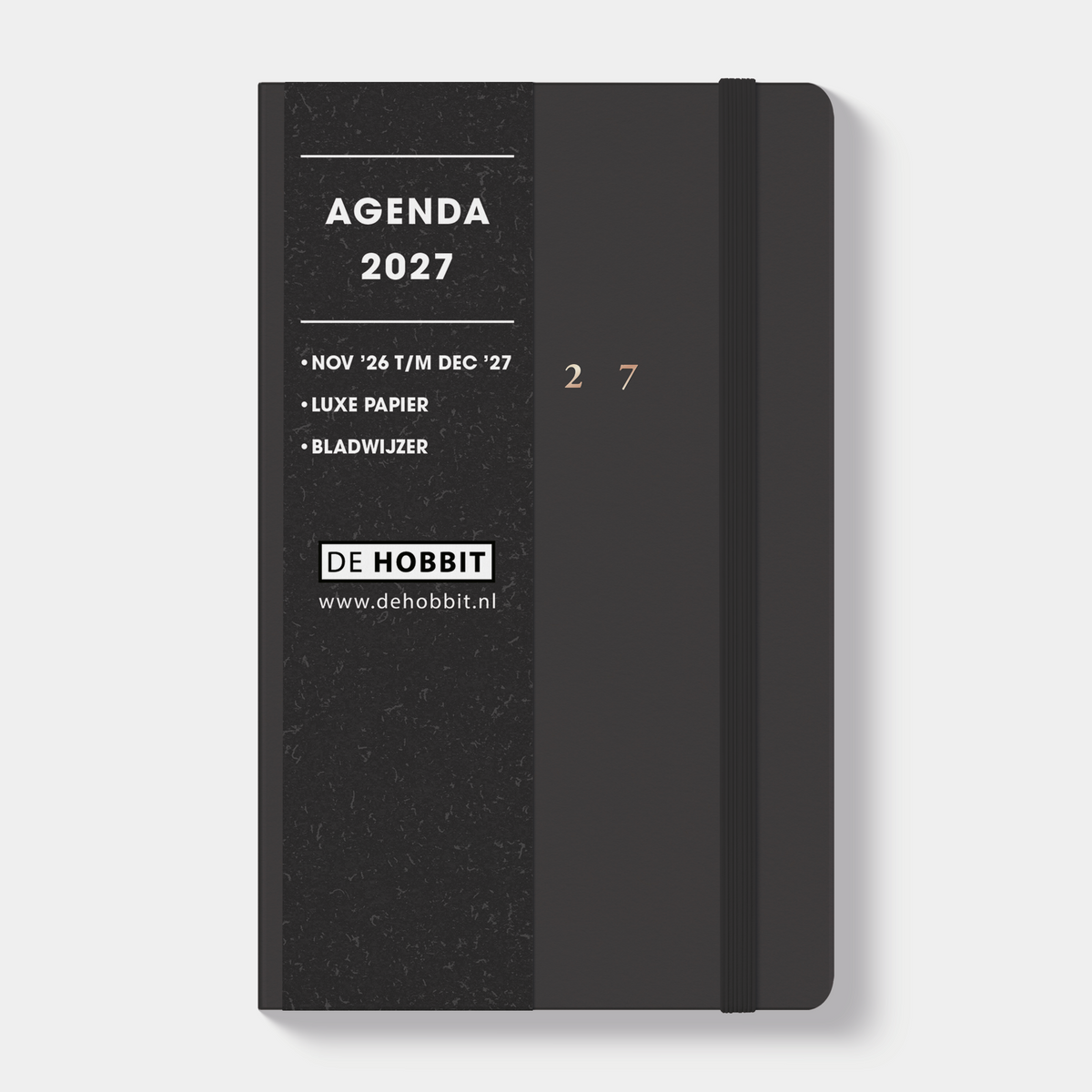 A6 agenda 2027 met suèdelook cover in antraciet, harde cover en stevige elastieken sluiting – vooraanzicht met informatieve banderol.