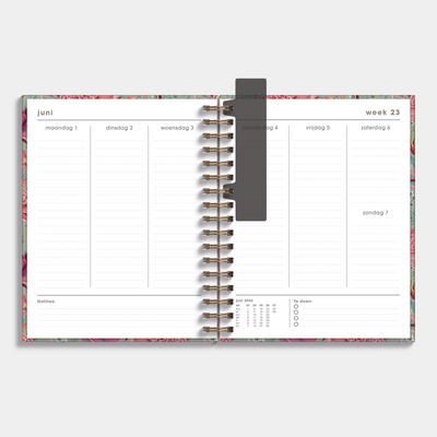 Luxe weekplanner 2026-2027 A5 met print van tropische bloemen – weekoverzicht.
