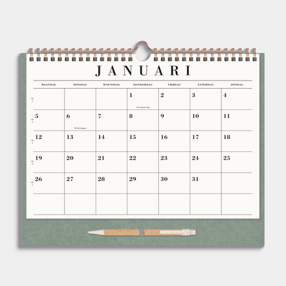 maandkalender 2026 A4 op een kartonnen bord met pen en metalen spiraal – maandoverzicht.