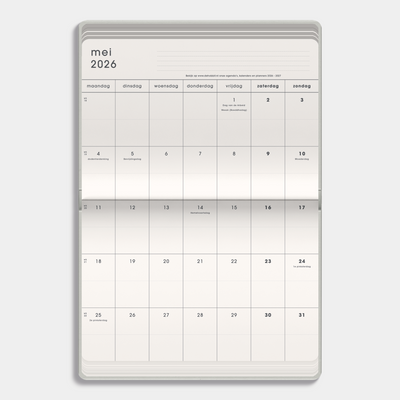 Maandplanner 2026-2027 A5 met een flexibele lichtgrijze coverhoes, binnenwerk met maandoverzicht.