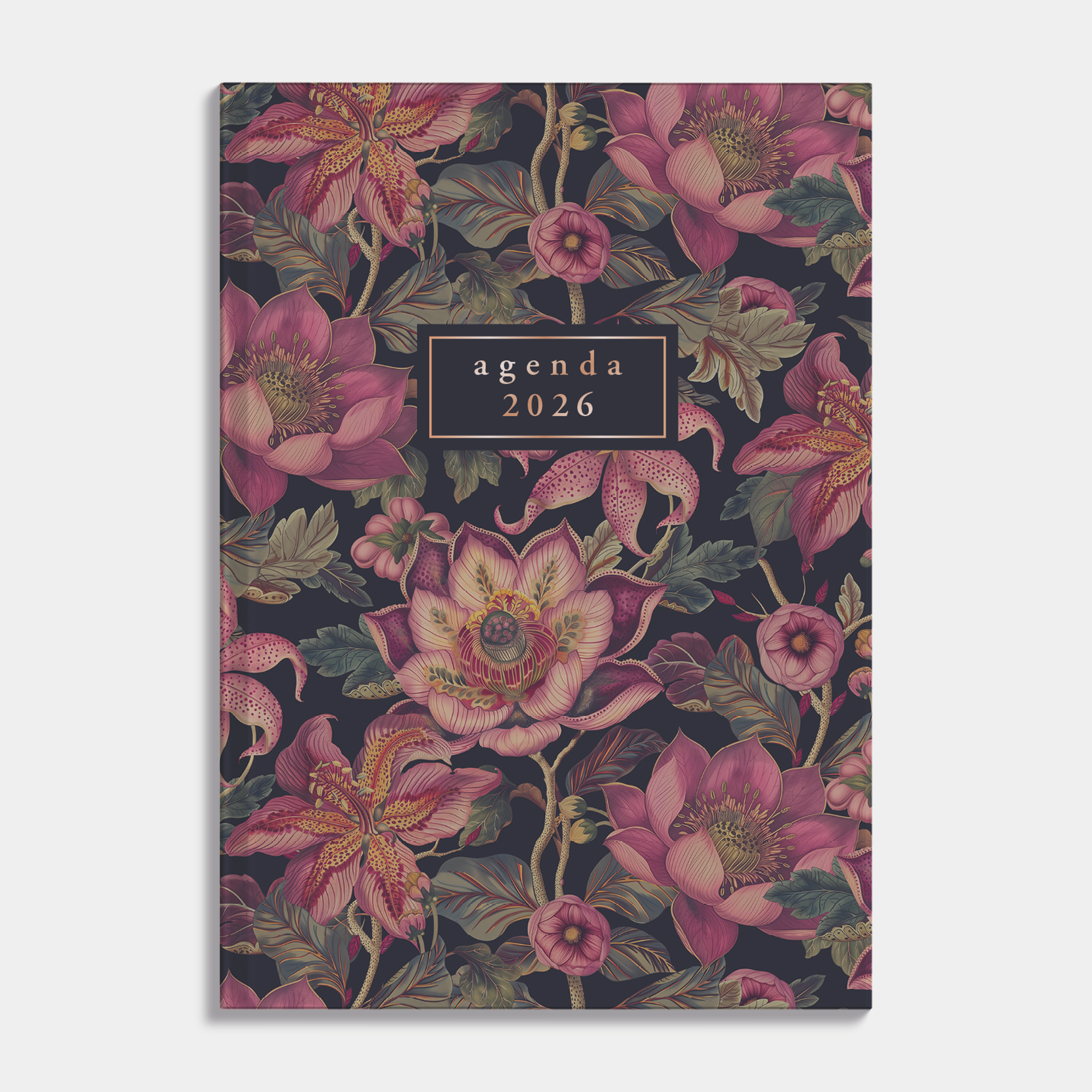 kleine agenda 2026 in A7 formaat met klassieke print van lelies, passiebloemen en pioenrozen in rode tinten – vooraanzicht.