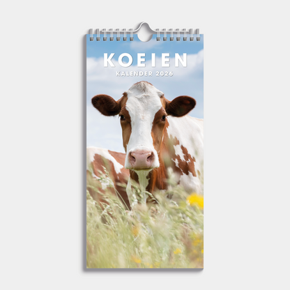 Kleine spiraalgebonden jaarkalender 2026 met foto's van koeien – vooraanzicht.