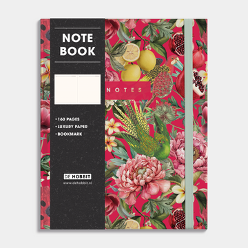 Notitieboek in het A5+ formaat met een tropische print van fruit en planten, met een harde cover en elastische sluiting – vooraanzicht met informatieve banderol.