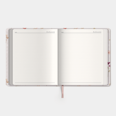 Notitieboek in het A5+ formaat met een flexibele coverhoes met een aquarel print van kleine bloemetjes – binnenwerk met notitieruimte.