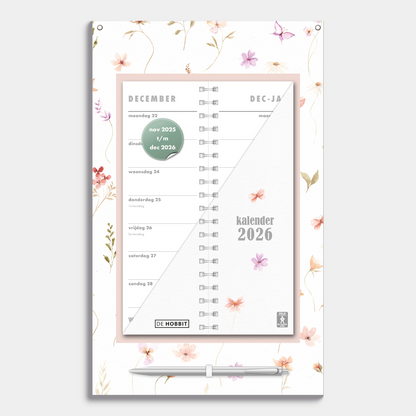 Omslagkalender 2026 met 2-weeks overzicht op een kartonnen bord met een design van aquarel geschilderde bloemetjes, voorzien van een pen en ophangkoord – vooraanzicht.