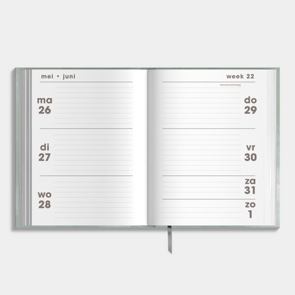 A6 agenda 2025-2026 met groene, harde cover – binnenwerk met weekoverzicht.