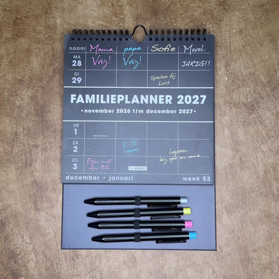 FAMILIEPLANNER MARKERS 2027 A4 ZWART