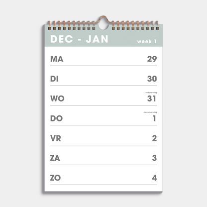Weekkalender 2026 A4 uitgevoerd met grijsgroene accenten en een koperkleurige metalen spiraal en hanger – binnenwerk met weekoverzicht.